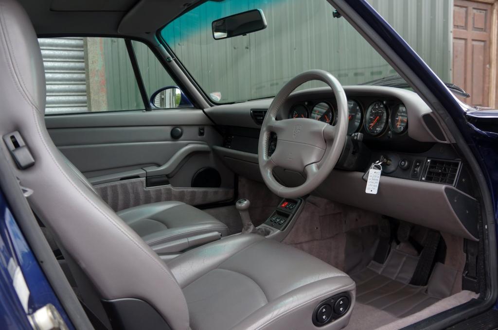 PORSCHE 911