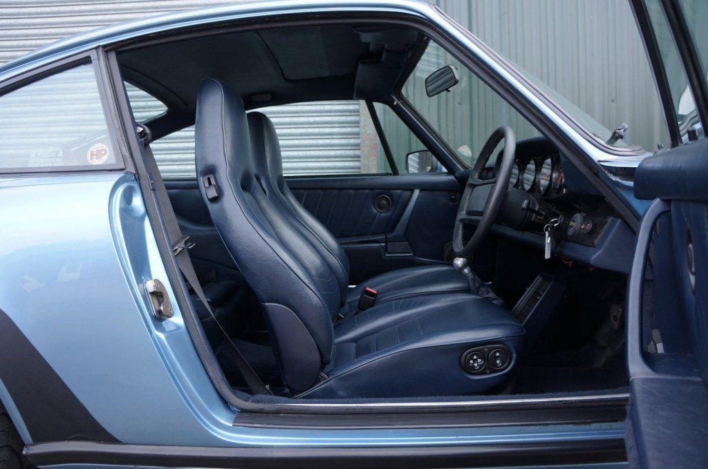 PORSCHE 911 CLASSIC