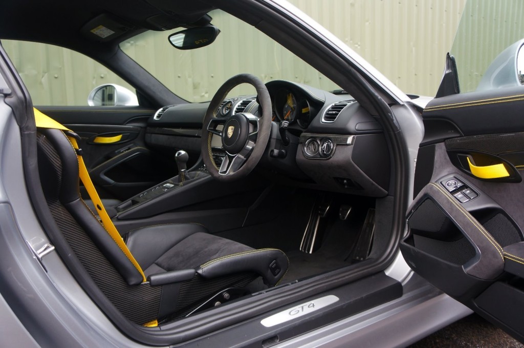 PORSCHE CAYMAN