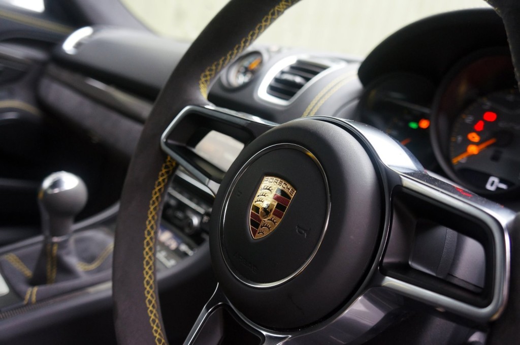 PORSCHE CAYMAN