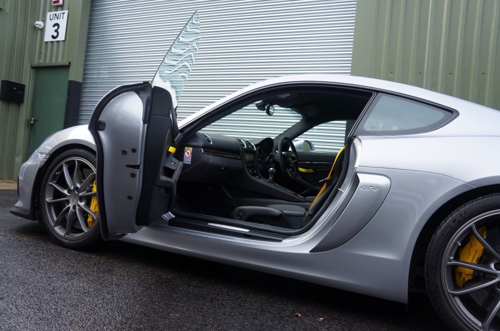PORSCHE CAYMAN