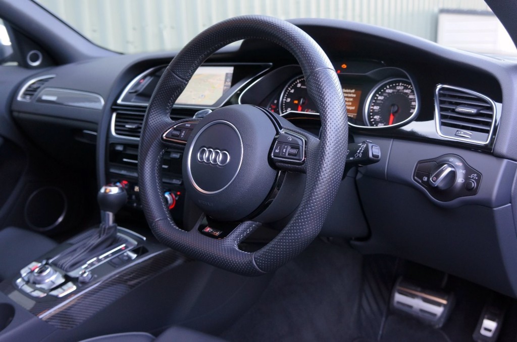AUDI RS4