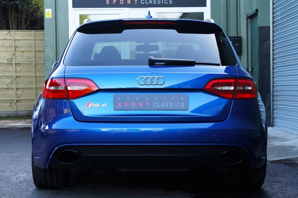 AUDI RS4