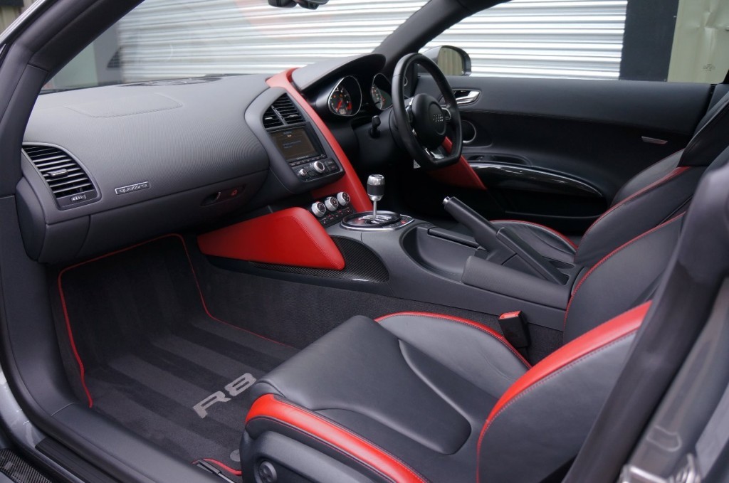AUDI R8