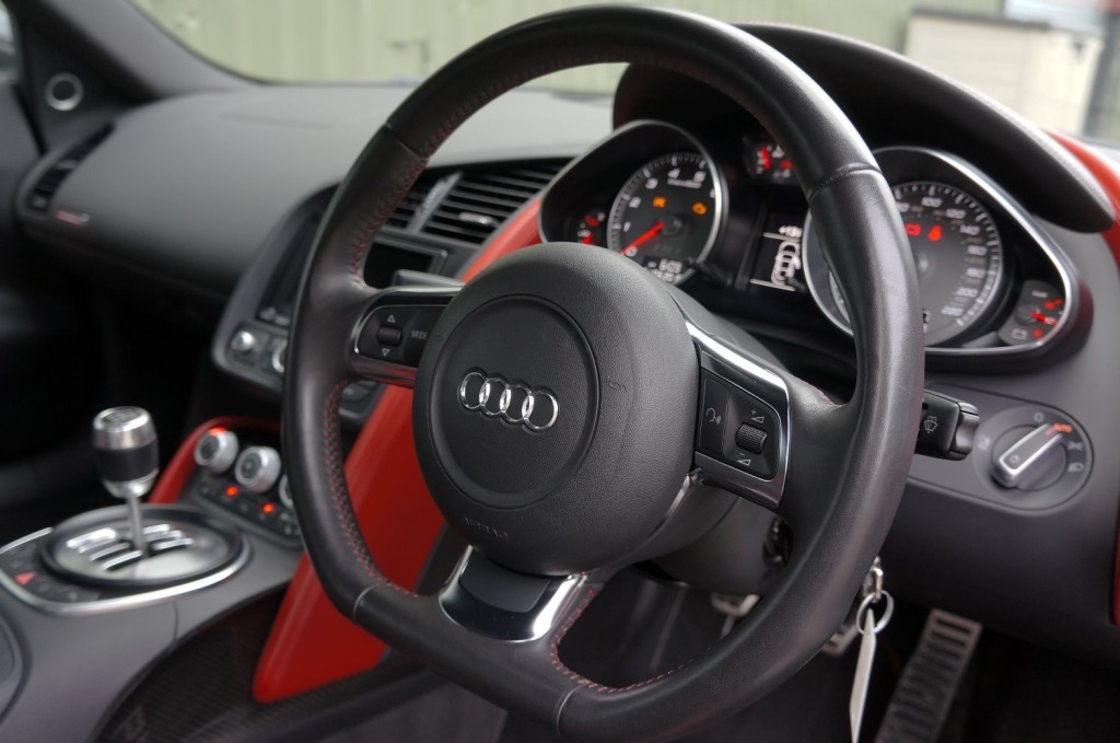 AUDI R8