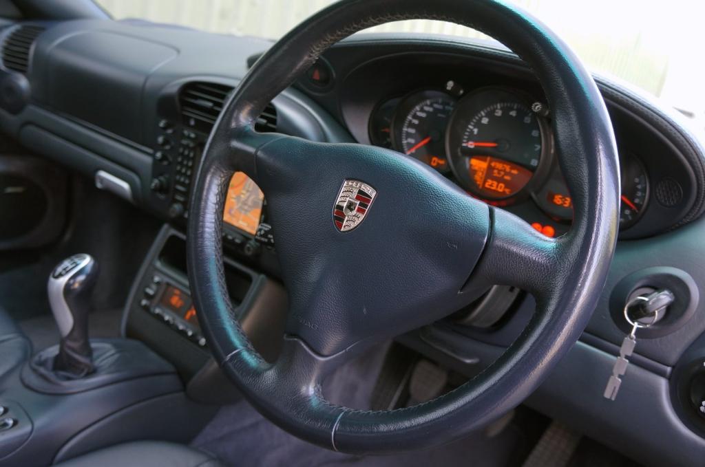 PORSCHE 911