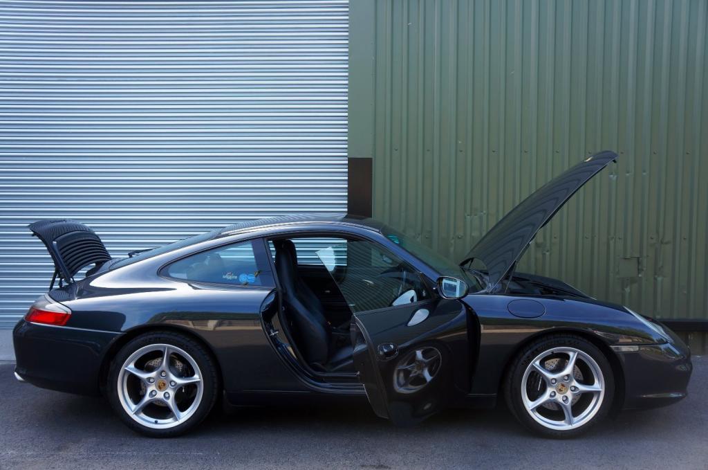 PORSCHE 911