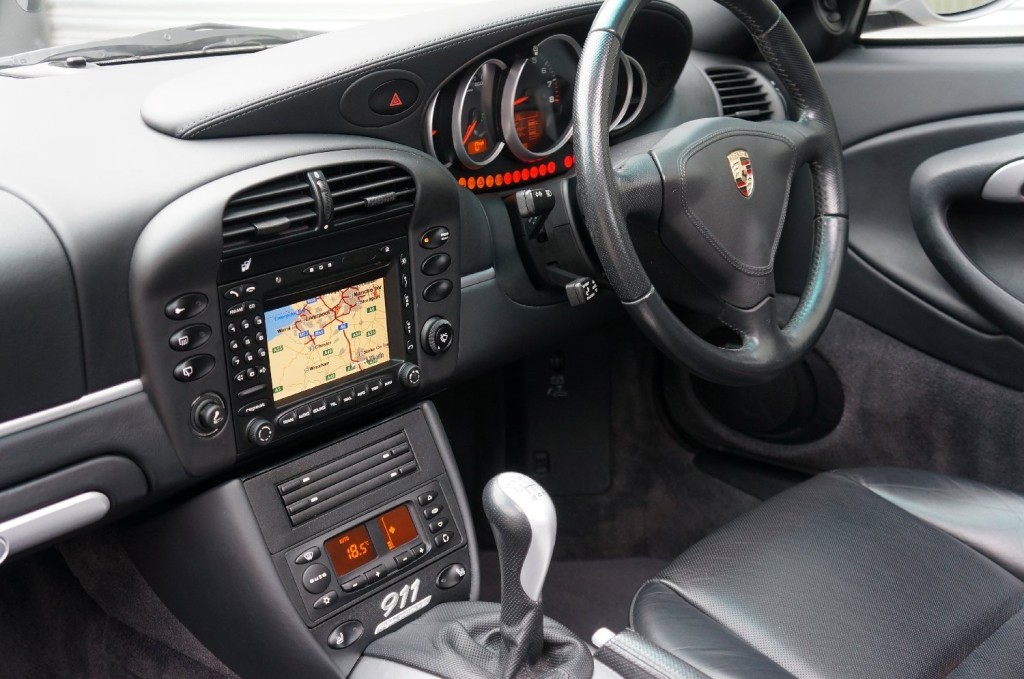 PORSCHE 911