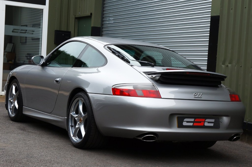 PORSCHE 911