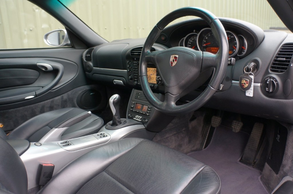 PORSCHE 911