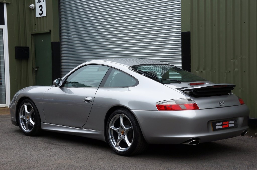 PORSCHE 911