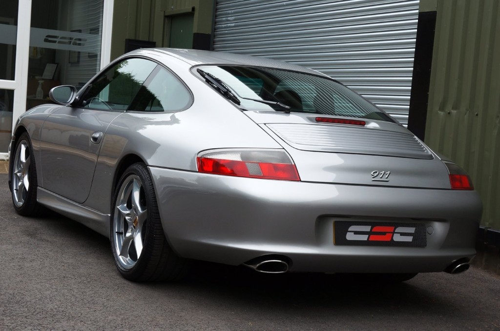 PORSCHE 911