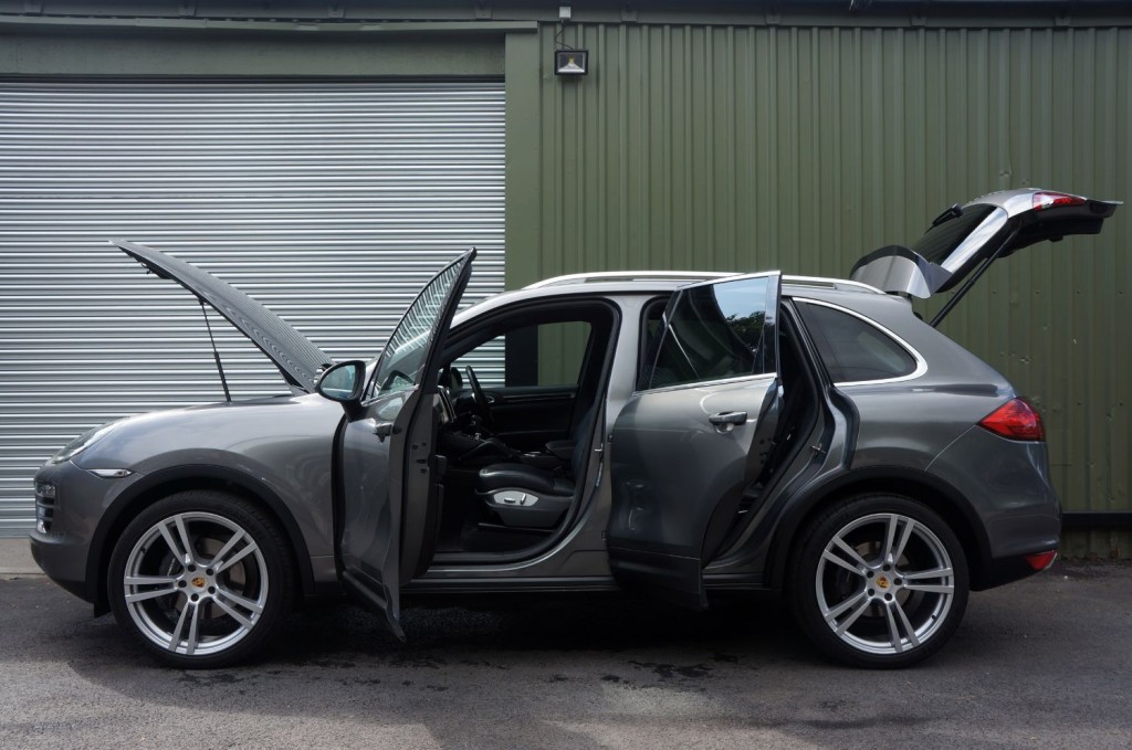 PORSCHE CAYENNE