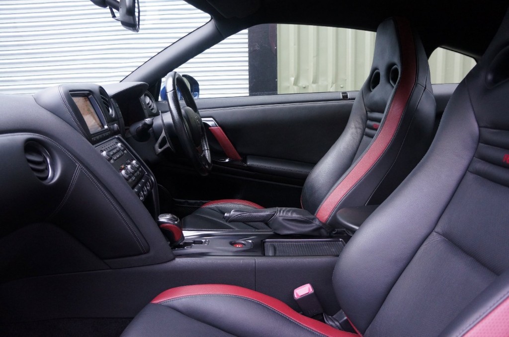 NISSAN GT-R
