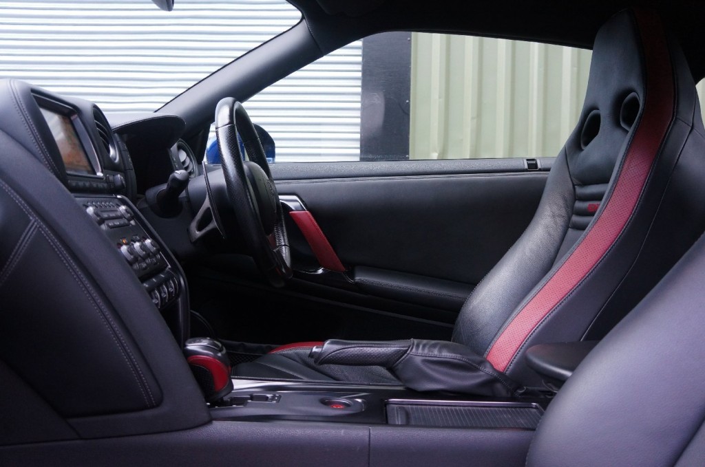 NISSAN GT-R