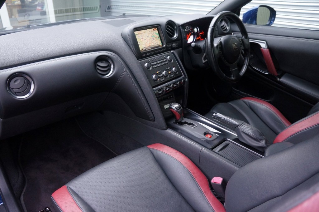 NISSAN GT-R