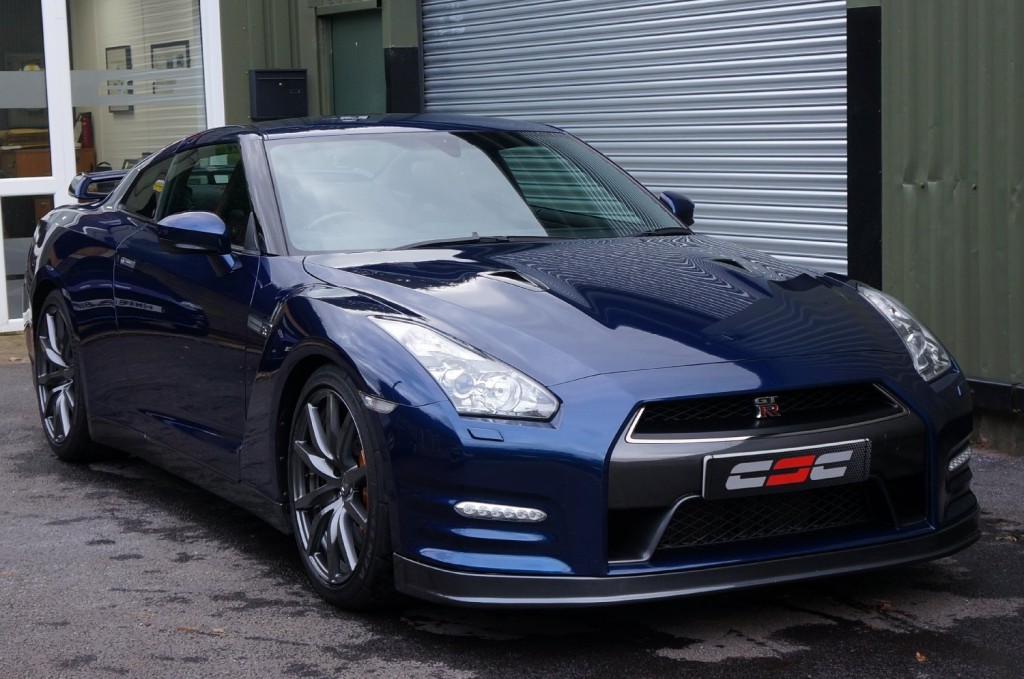 NISSAN GT-R