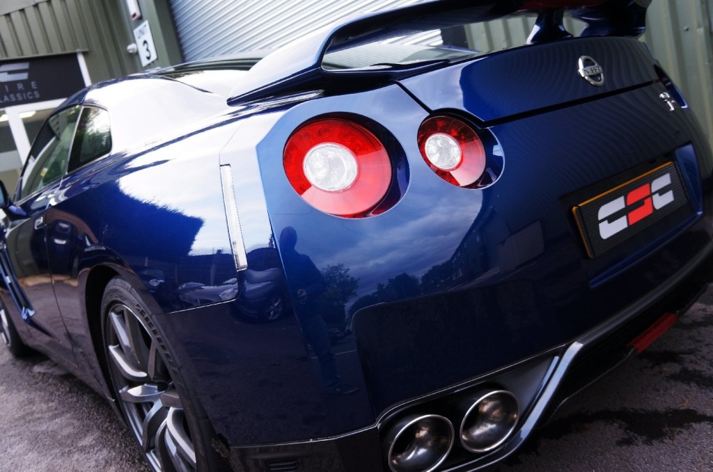 NISSAN GT-R