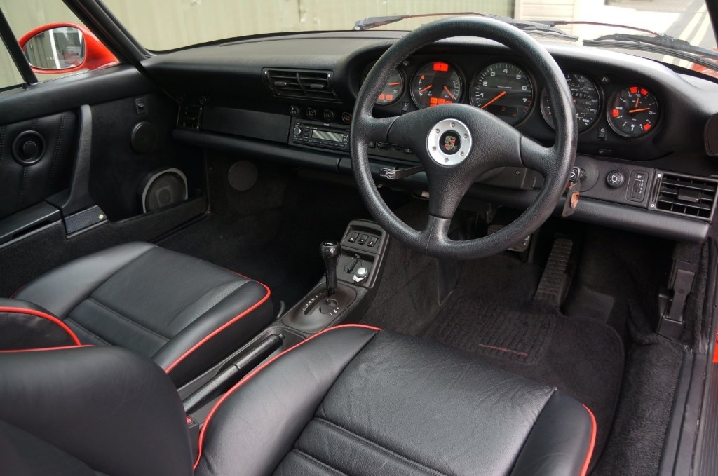 PORSCHE 911