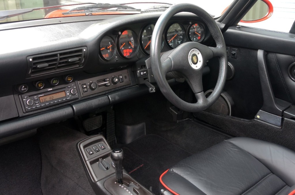 PORSCHE 911