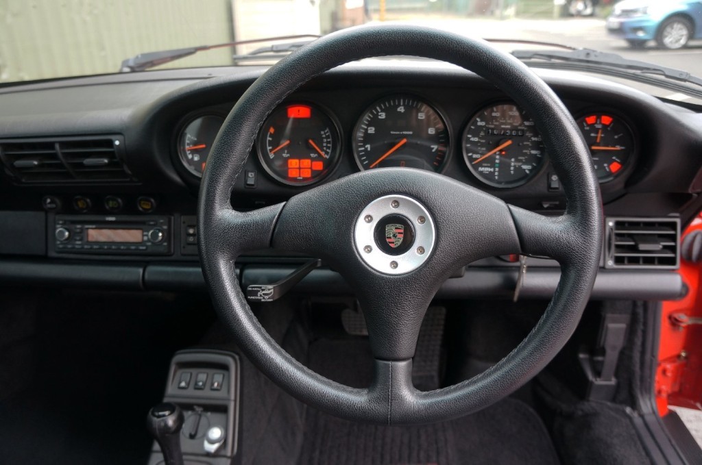 PORSCHE 911