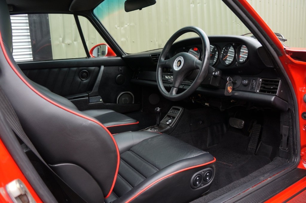 PORSCHE 911