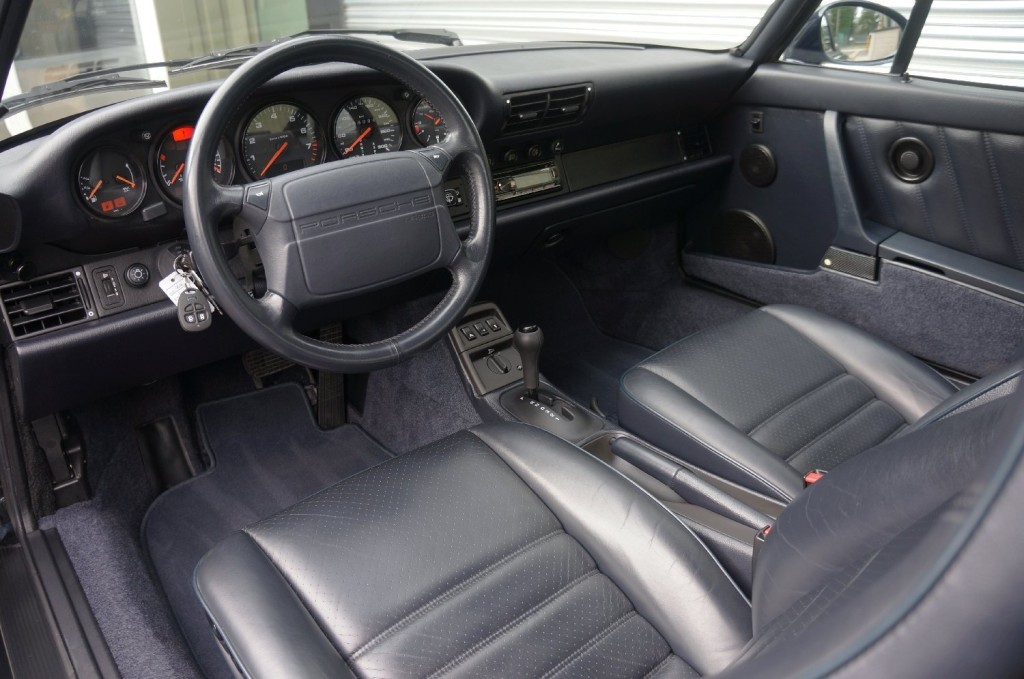 PORSCHE 911