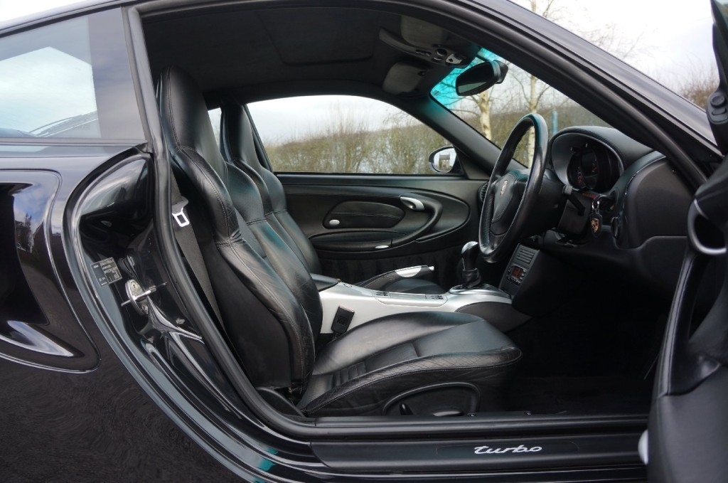 PORSCHE 911 TURBO