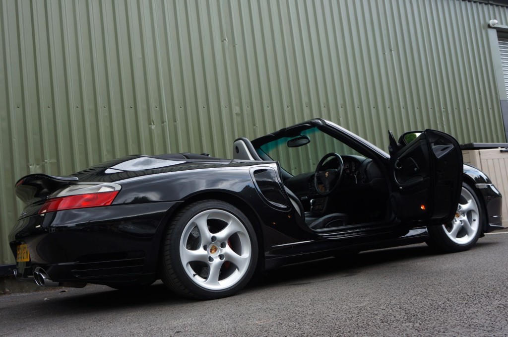 PORSCHE 911 TURBO