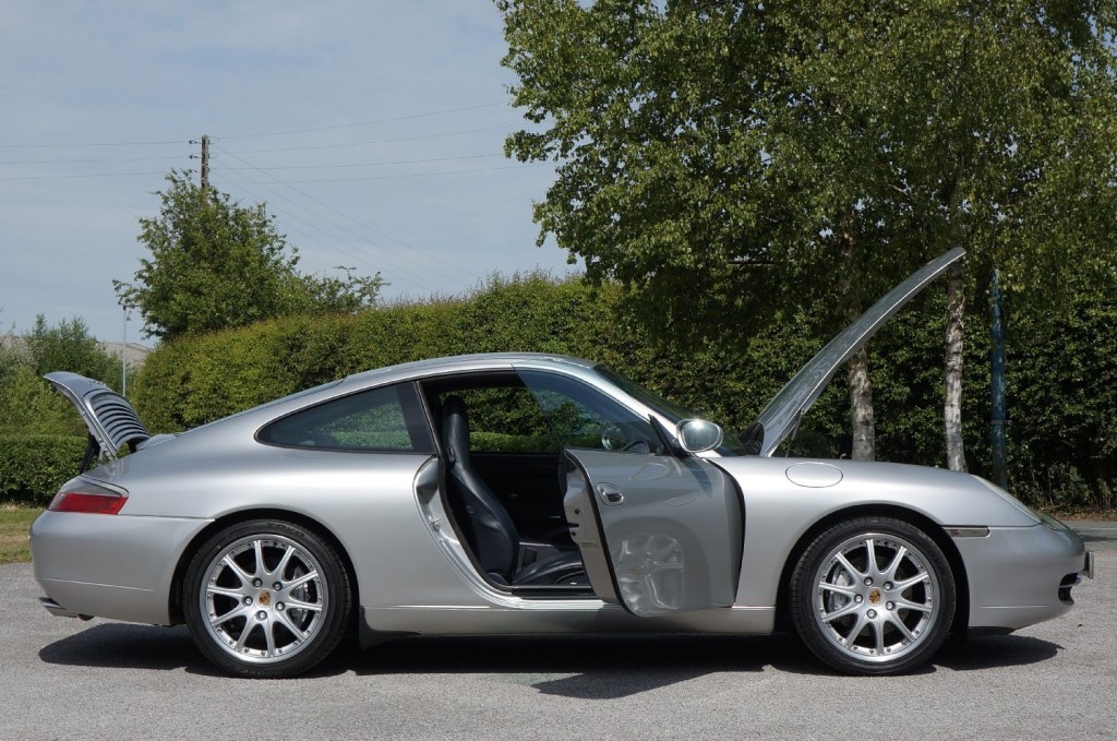 PORSCHE 911