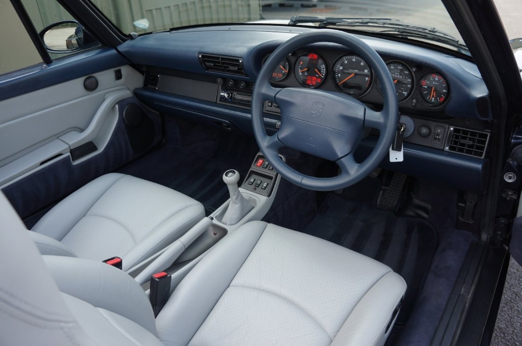 PORSCHE 911