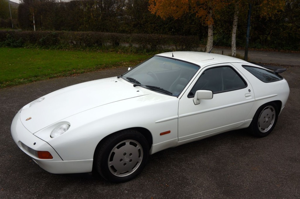 PORSCHE 928