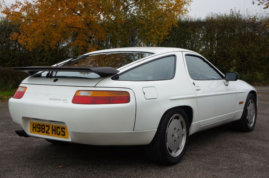 PORSCHE 928