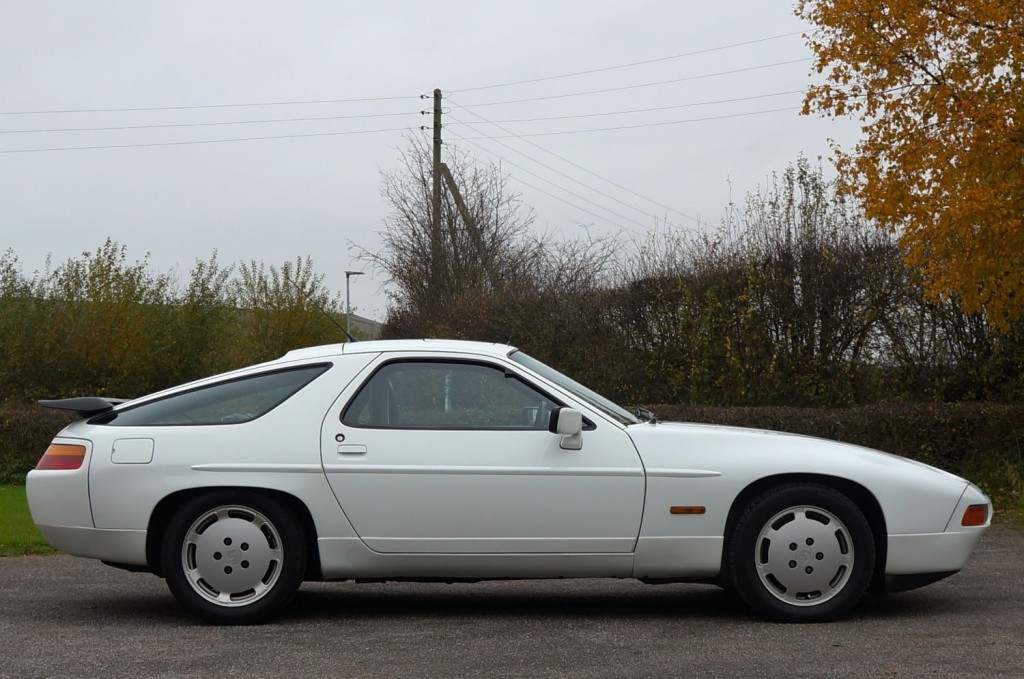 View PORSCHE 928 S4