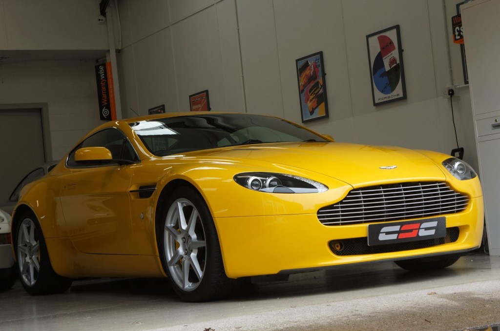ASTON MARTIN VANTAGE