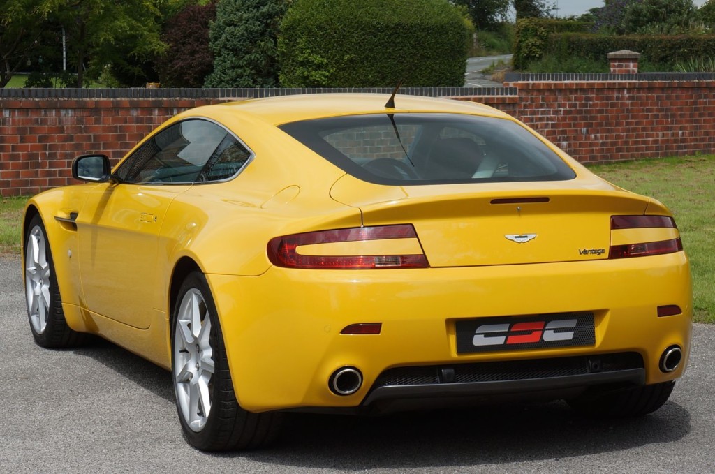 ASTON MARTIN VANTAGE