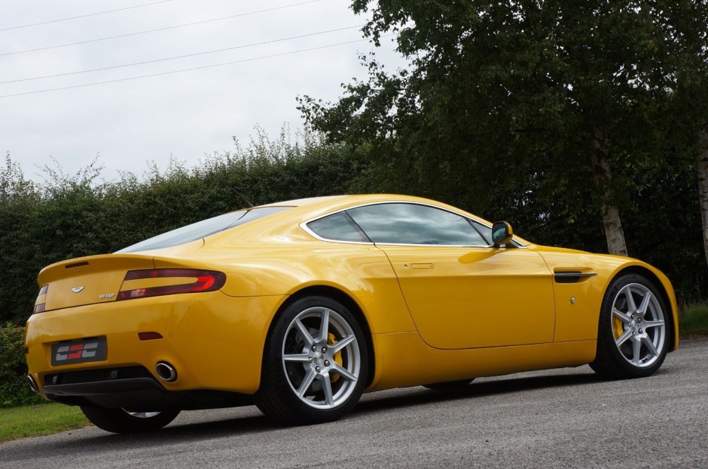 ASTON MARTIN VANTAGE