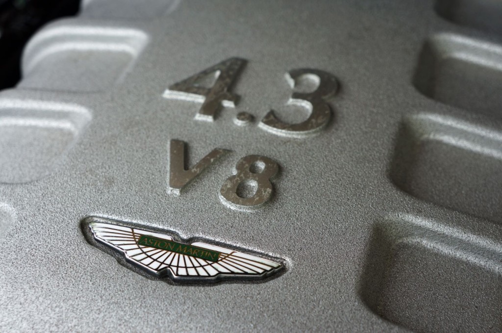 ASTON MARTIN VANTAGE