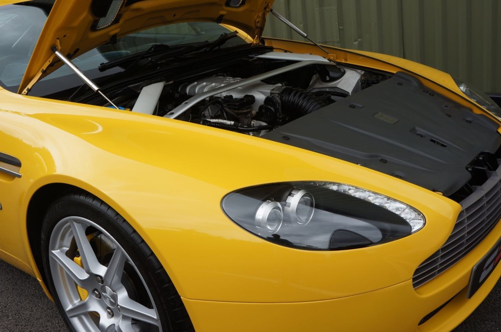 ASTON MARTIN VANTAGE