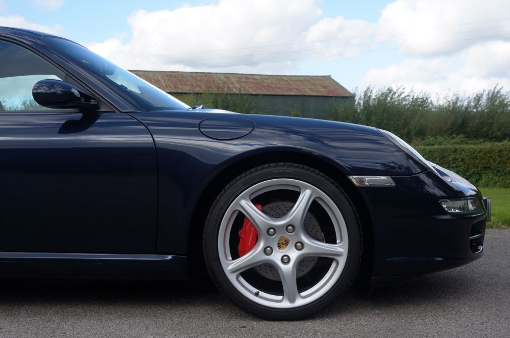 PORSCHE 911