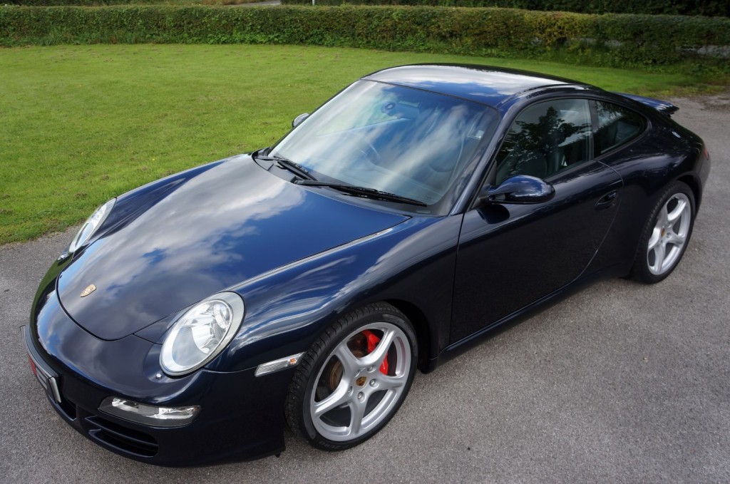 PORSCHE 911