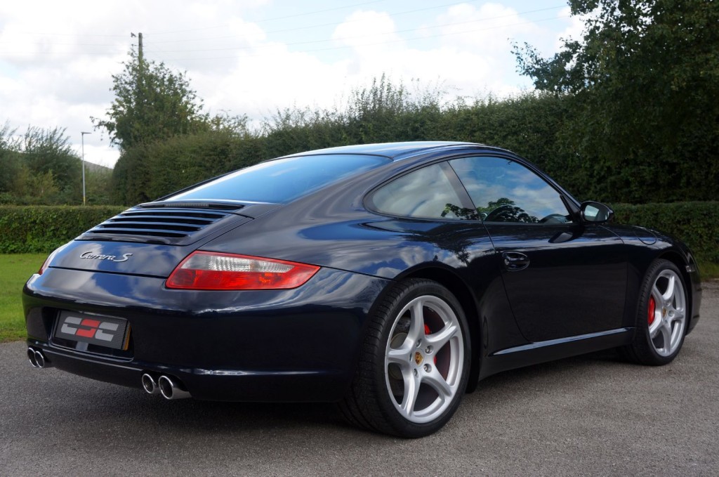 PORSCHE 911