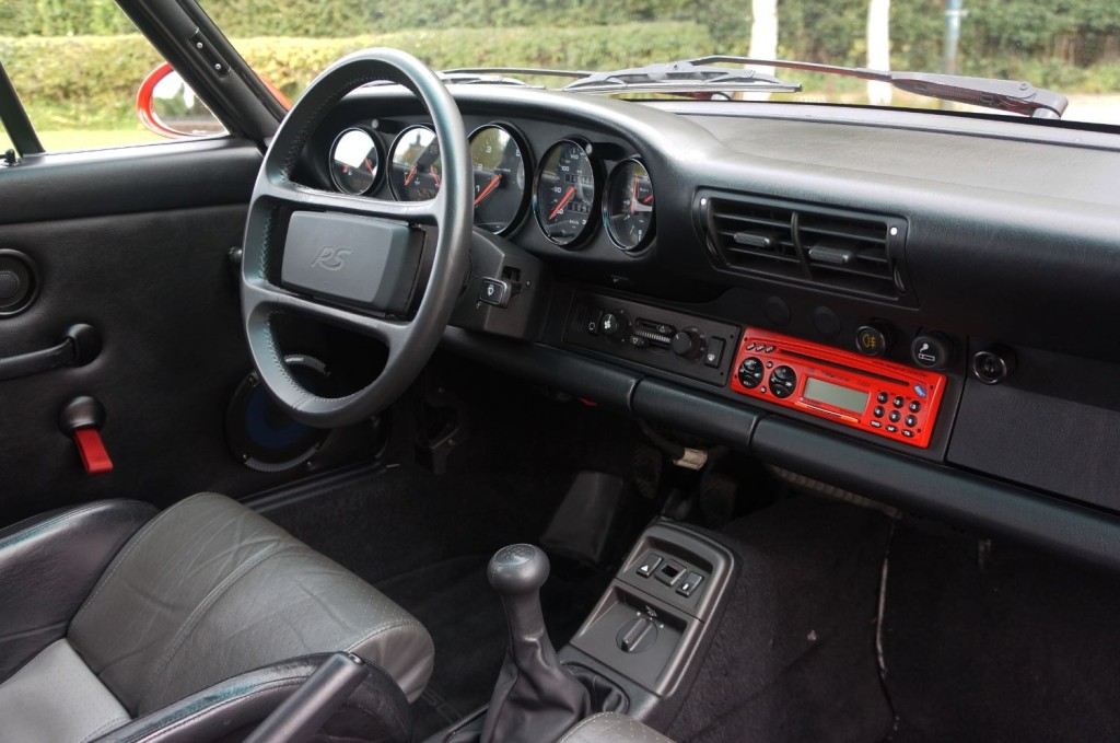 PORSCHE 911