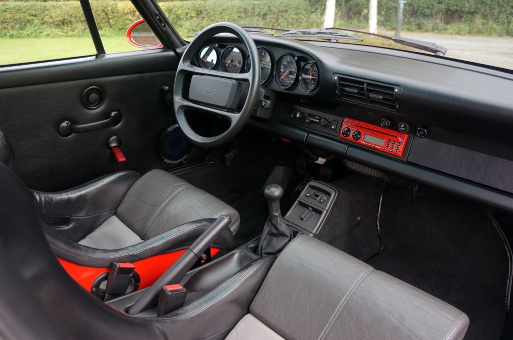 PORSCHE 911