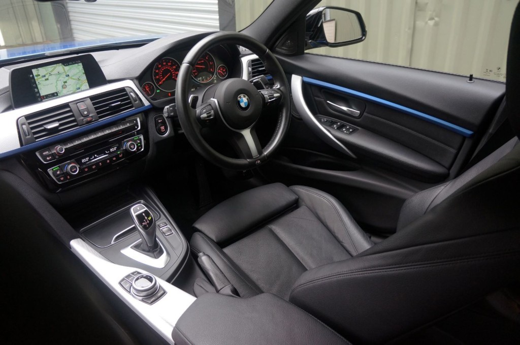 BMW 3 SERIES