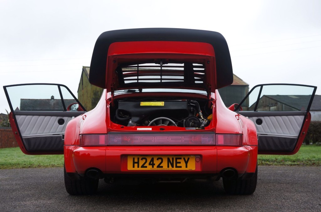 PORSCHE 911