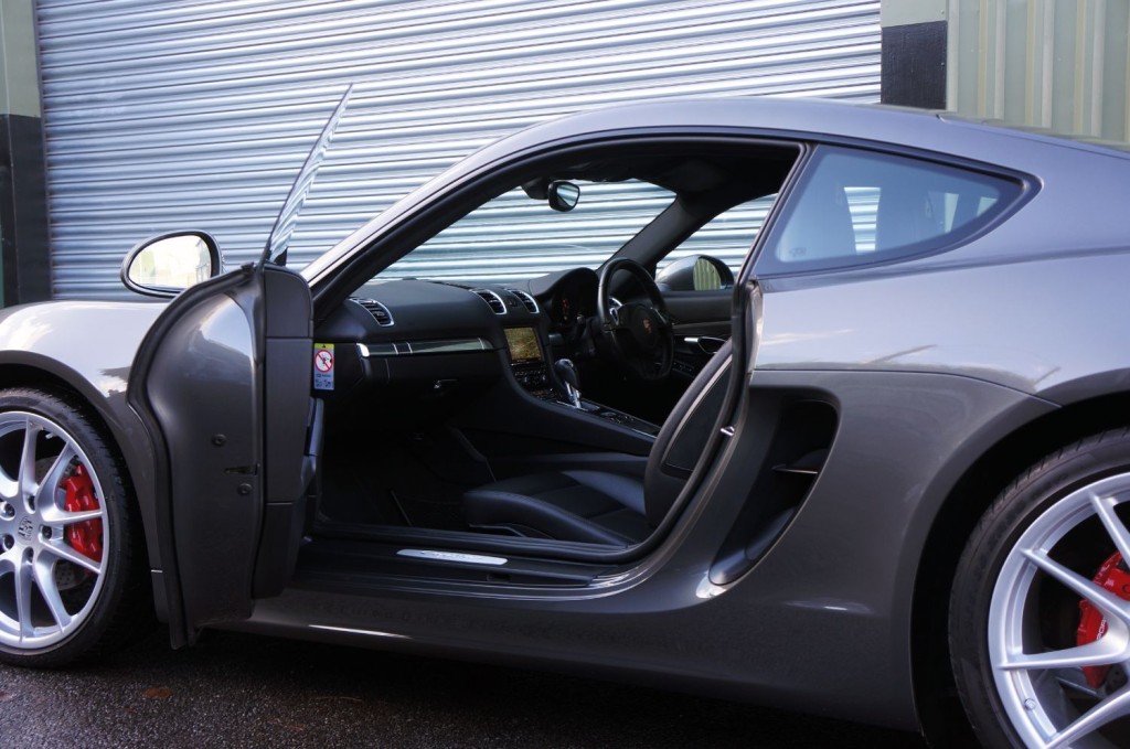 PORSCHE CAYMAN