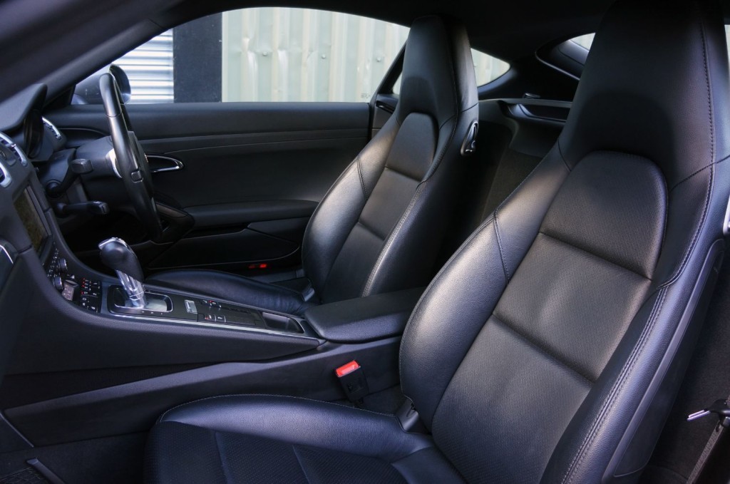 PORSCHE CAYMAN