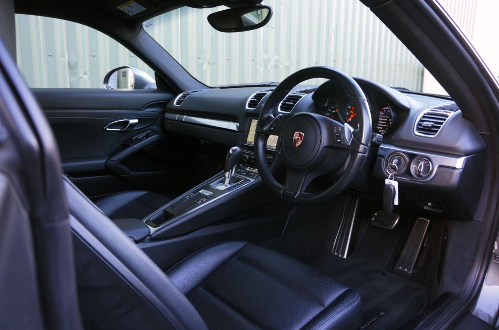 PORSCHE CAYMAN