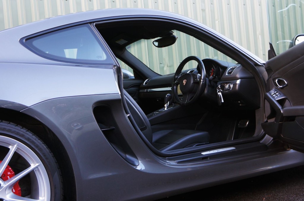 PORSCHE CAYMAN